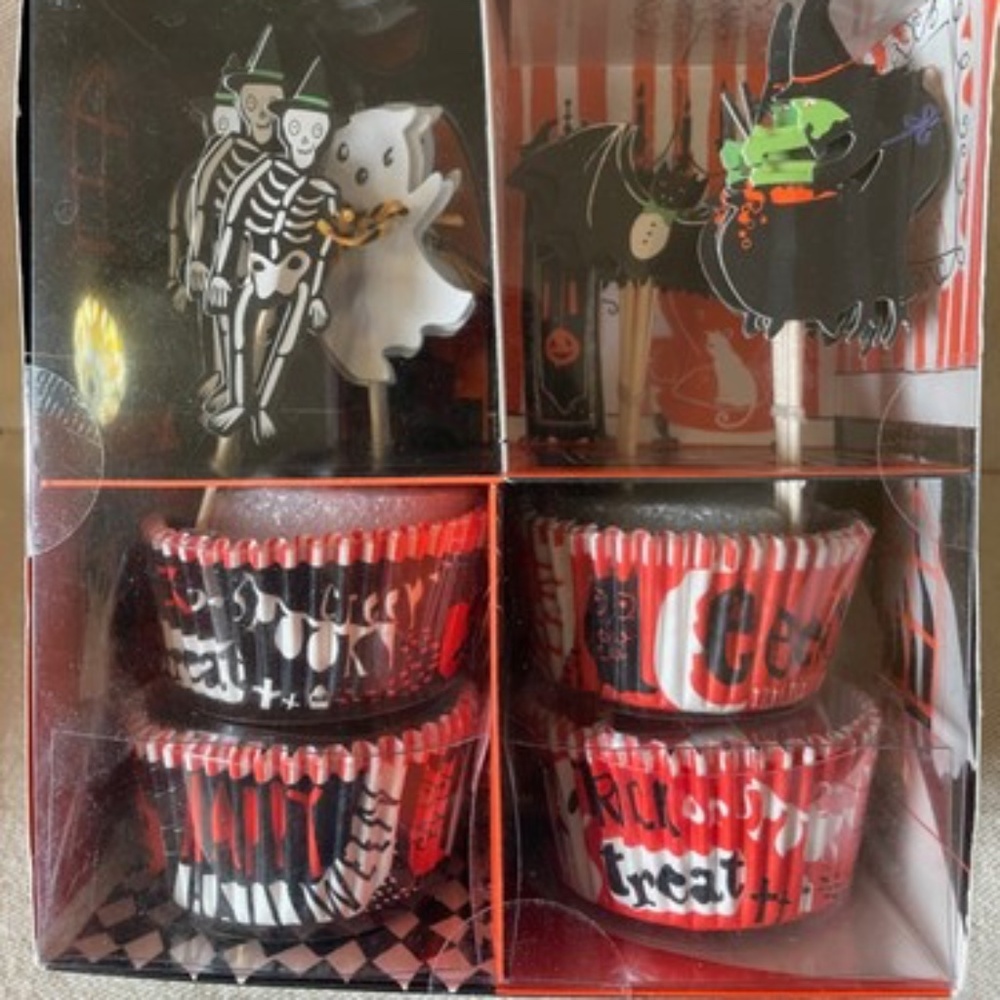 Meri Meri Halloween Party 24 Cupcake Cases & 24 Assorted Toppers Witch Skeleton